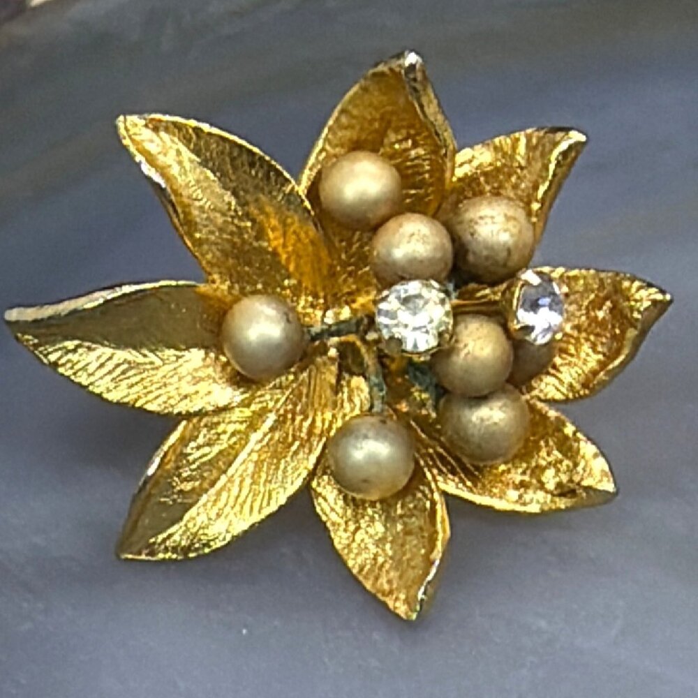 VTG MCM 1950s 3D Floral Clip On Earrings Faux Pearl Rhinestone Layered Flower - Picture 3 of 16